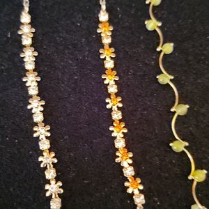 Lot AVON Anklets